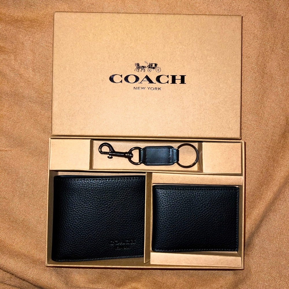 Coach Men’s Classic Logo Black Leather Wallet with Expanding Insert and Keychain